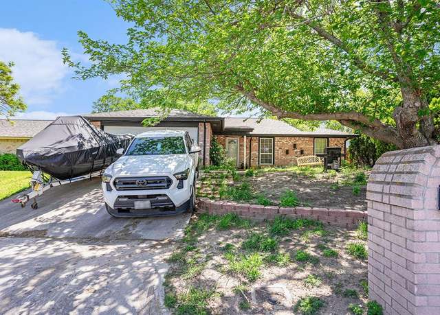 Property at 809 Cross Timbers Dr, Fort Worth, TX 76108, 3 beds, 2 baths