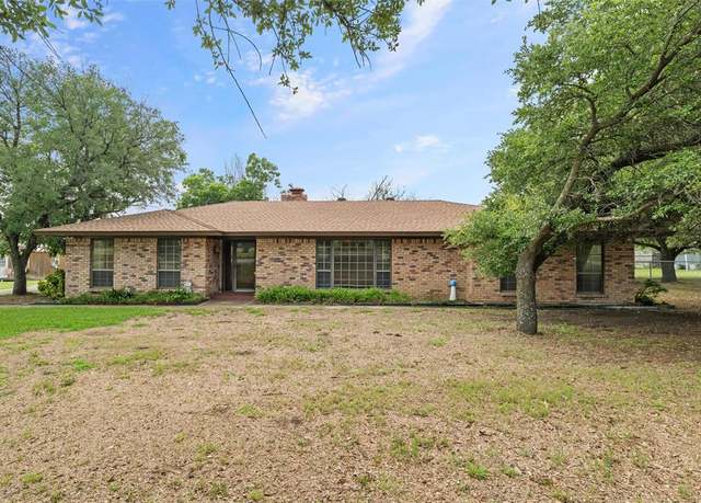 Property at 7220 Tucker Dr, Weatherford, TX 76085, 3 beds, 2 baths