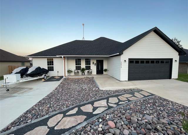 Property at 2813 Catfish Ct, Granbury, TX 76048, 3 beds, 2 baths