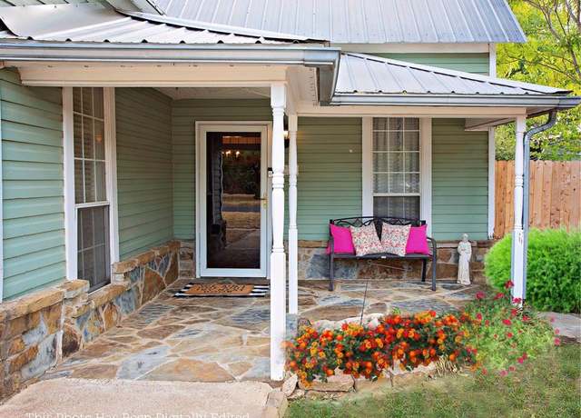 Property at 1000 Third St, Graham, TX 76450, 3 beds, 2 baths