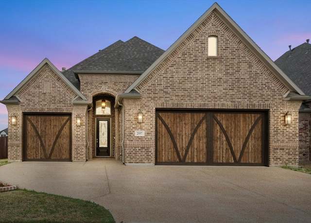 Property at 2557 Stadium View Dr, Fort Worth, TX 76118, 4 beds, 3 baths