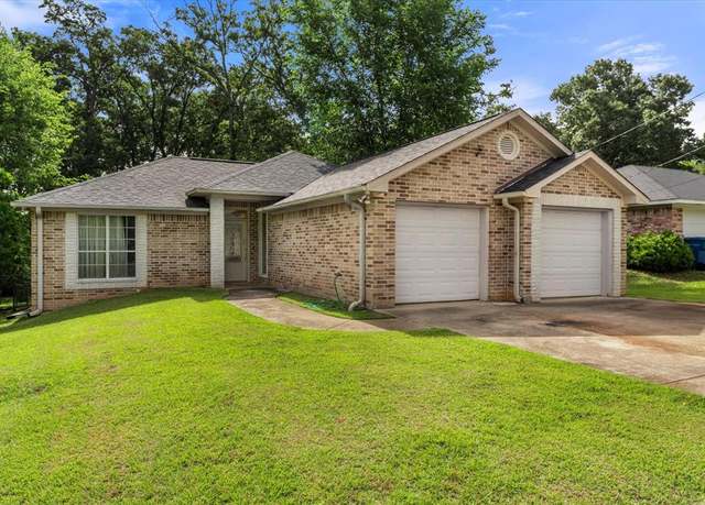 Property at 1215 S Lide Ave, Mount Pleasant, TX 75455, 3 beds, 2 baths