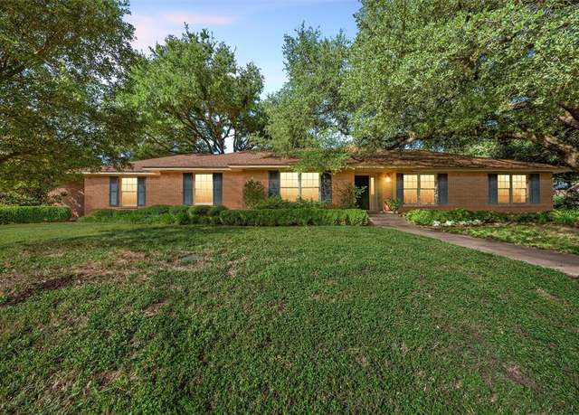 Property at 2524 Wooddale Cir, Waco, TX 76710, 3 beds, 3.5 baths