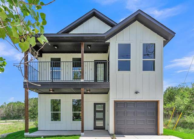 Property at 5921 Barkridge Dr, Granbury, TX 76048, 3 beds, 2.5 baths