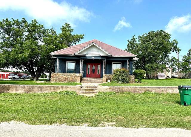 Property at 901 NW Front St, Goldthwaite, TX 76844, 3 beds, 2 baths