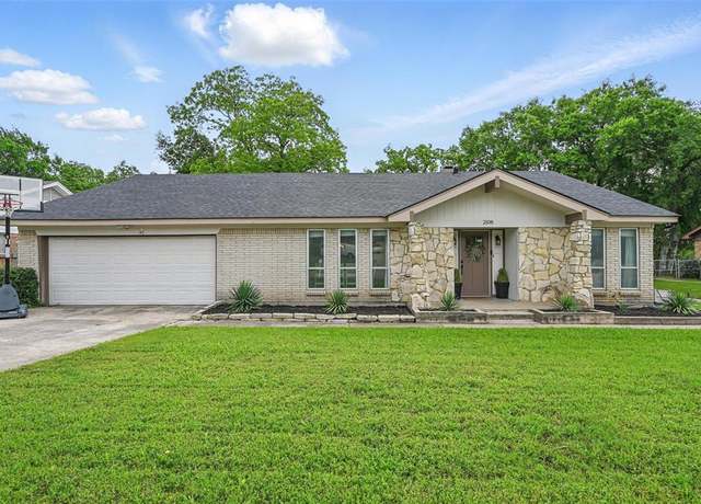 Property at 2108 Stonegate Dr N, Bedford, TX 76021, 3 beds, 2 baths