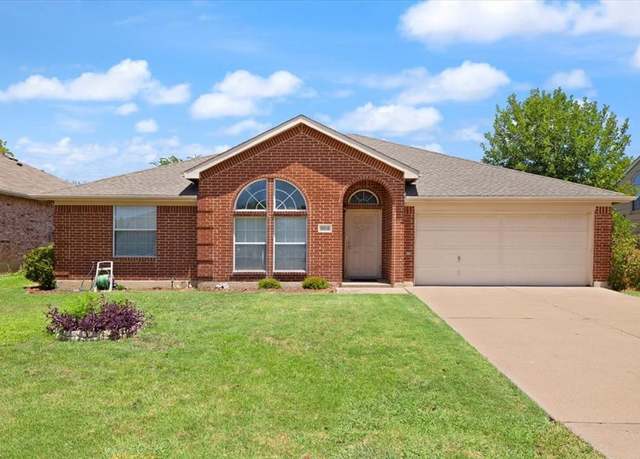 Property at 1704 Cancun Dr, Mansfield, TX 76063, 4 beds, 2 baths