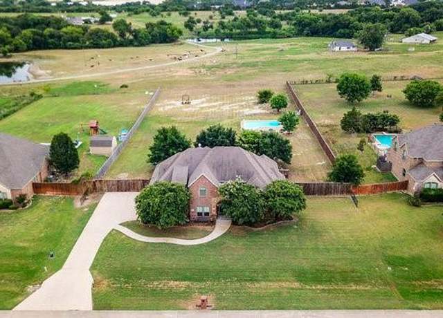 Property at 4650 Sunrise Ln, Midlothian, TX 76065, 5 beds, 3.5 baths