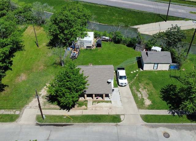 Property at 815 Shaw St, Dallas, TX 75212, 2 beds, 1 bath