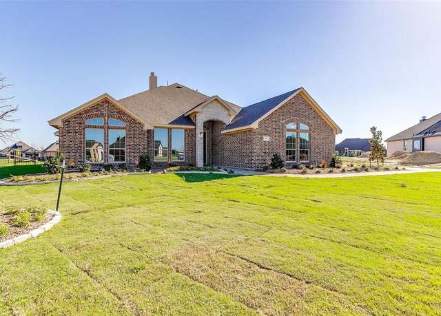 Property at 524 River Bank Ct, Granbury, TX 76049, 3 beds, 2.5 baths
