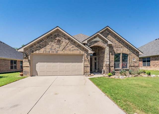 Property at 3905 Hunter Peak Rd, Fort Worth, TX 76262, 3 beds, 2 baths
