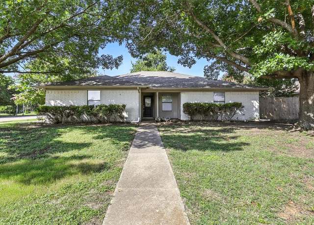 Property at 801 James Cir, Burleson, TX 76028, 3 beds, 2 baths