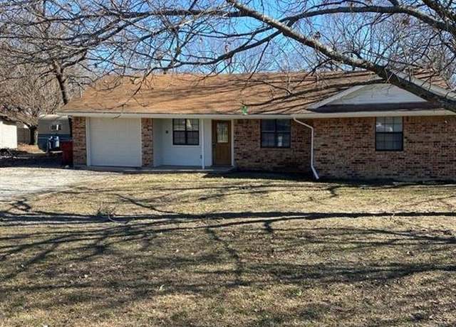 Property at 851 N John Douglas Rd, Van Alstyne, TX 75495, 3 beds, 2 baths
