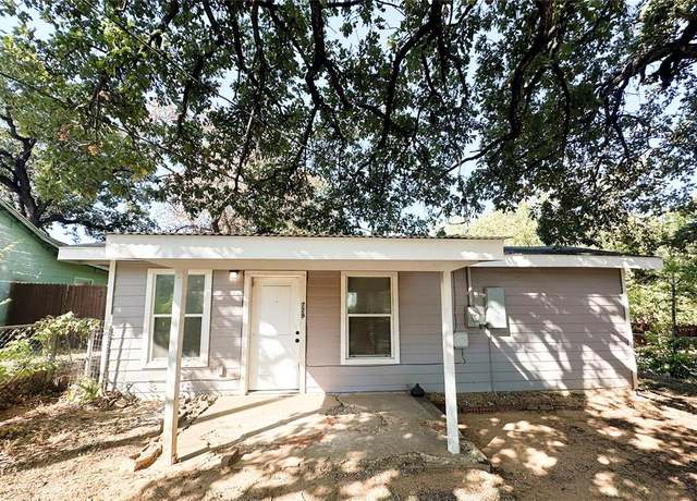 Property at 729 N Ruddell St, Denton, TX 76209, 2 beds, 2 baths