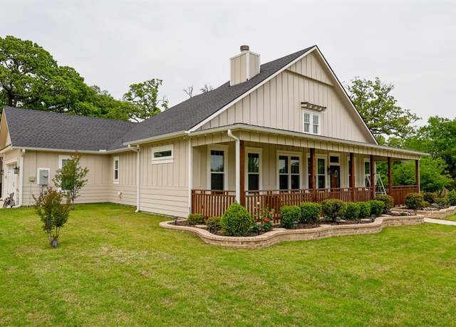 Property at 1207 Oak Trl, Quinlan, TX 75474, 3 beds, 2.5 baths