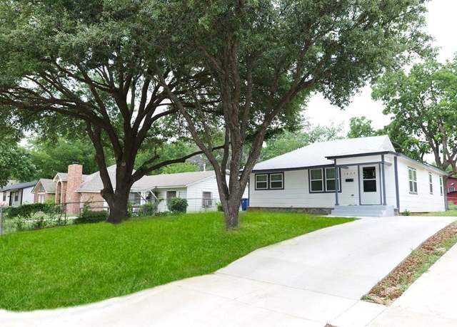 Property at 1037 E Cantey St, Fort Worth, TX 76104, 3 beds, 2 baths
