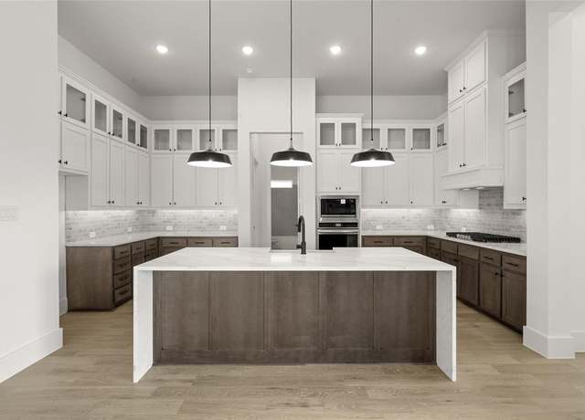 Property at 808 Zenica Dr, Aledo, TX 76008, 4 beds, 3 baths