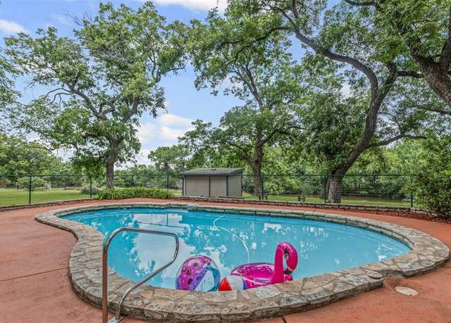 Property at 1820 Long Creek Ct, Granbury, TX 76049, 4 beds, 4 baths