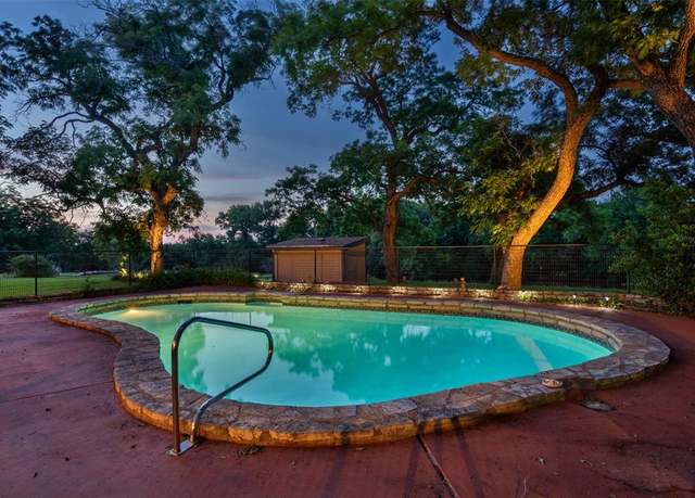 Property at 1820 Long Creek Ct, Granbury, TX 76049, 4 beds, 4 baths