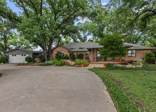 Property at 1820 Long Creek Ct, Granbury, TX 76049, 4 beds, 4 baths