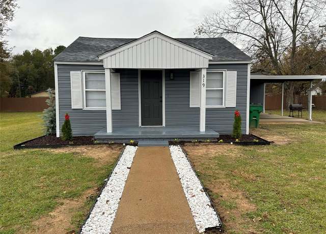 Property at 319 Lowe St, Palestine, TX 75803, 3 beds, 1 bath