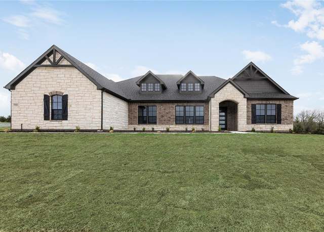 Property at 1060 Julian Dr, Van Alstyne, TX 75495, 4 beds, 3 baths