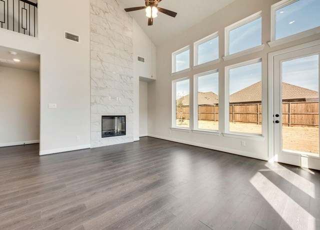 Property at 1323 Sundance Ln, Justin, TX 76247, 4 beds, 3 baths