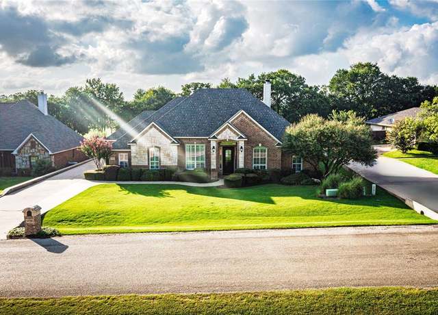 Property at 4700 Stoney Creek Ct, Granbury, TX 76049, 3 beds, 2.5 baths