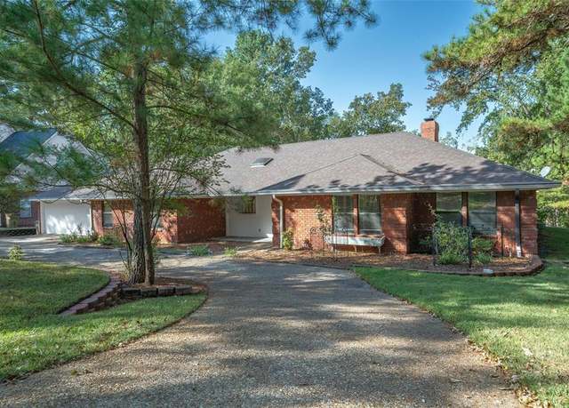 Property at 200 Branding Iron Ln, Holly Lake Ranch, TX 75765, 4 beds, 2.5 baths