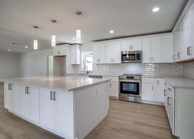 Property at 515 John Arden Dr, Waxahachie, TX 75165, 4 beds, 3 baths