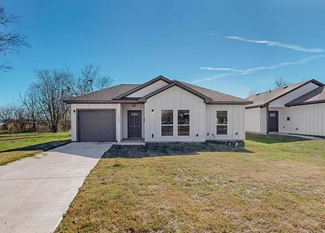Property at 1309 E 11th Ave, Corsicana, TX 75110, 4 beds, 2 baths