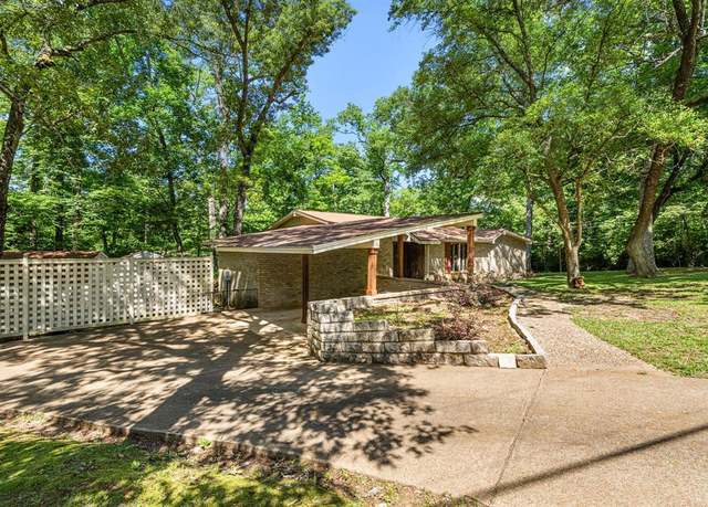 Property at 102 Berkley Dr, Palestine, TX 75801, 3 beds, 3 baths