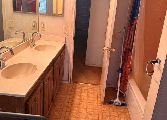 Property at 401 S Cannady Dr, Cedar Hill, TX 75104, 3 beds, 2.5 baths