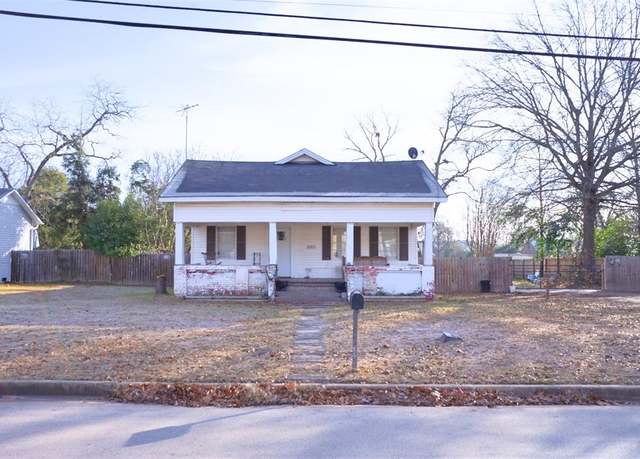 Property at 521 N Montgomery St, Gilmer, TX 75644, 4 beds, 2 baths