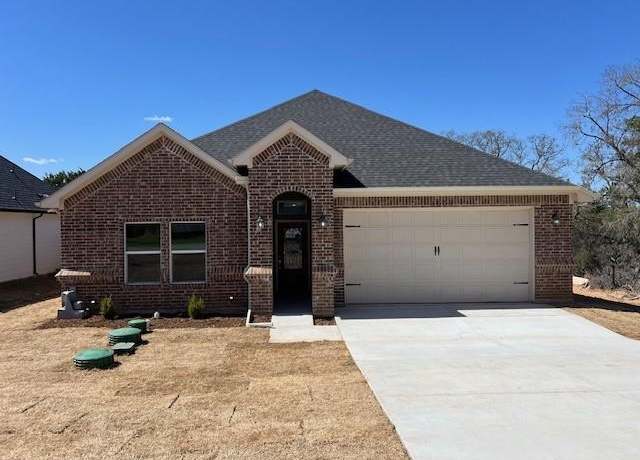 Property at 3003 Steepleridge Cir, Granbury, TX 76048, 4 beds, 2 baths