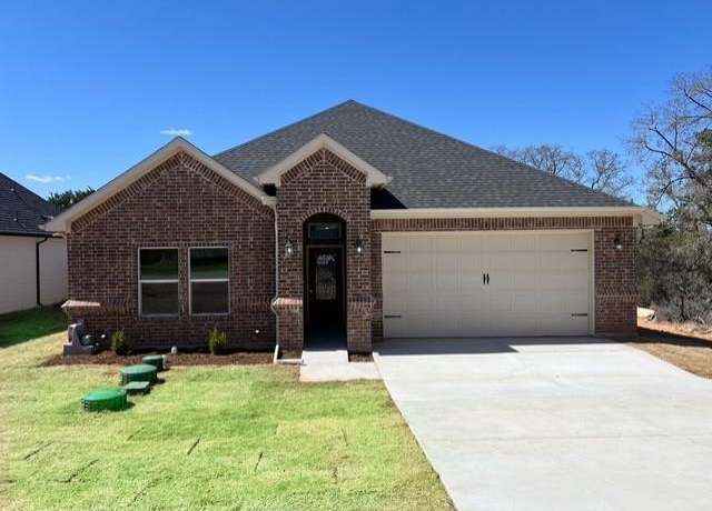 Property at 3003 Steepleridge Cir, Granbury, TX 76048, 4 beds, 2 baths
