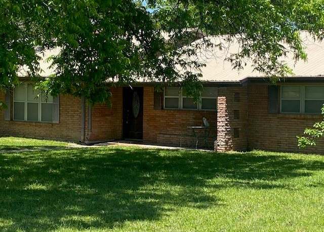 Property at 117 E Cypress St, Cross Plains, TX 76443, 4 beds, 2.5 baths