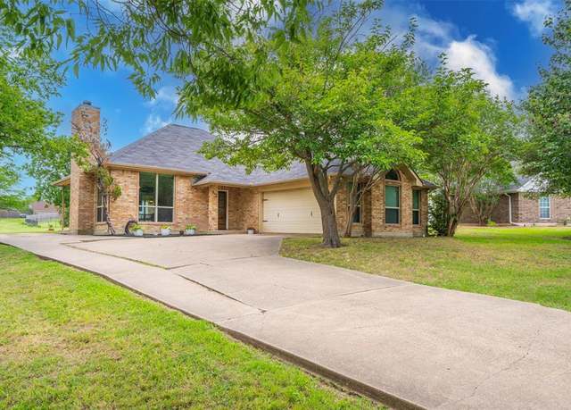 Property at 312 Creekview Cir, Crandall, TX 75114, 3 beds, 2 baths