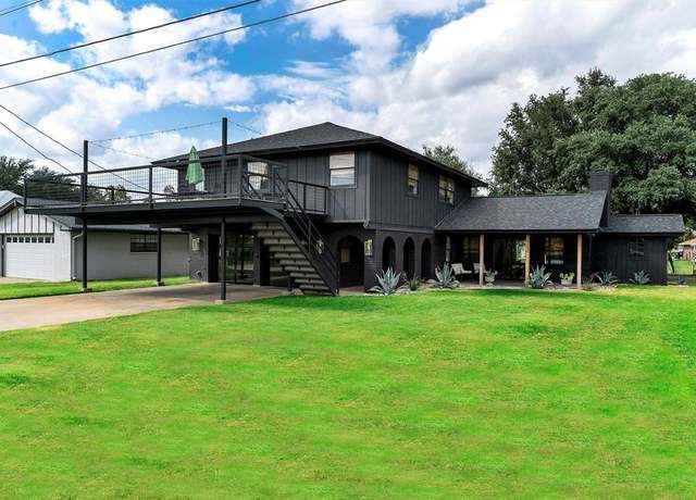 Property at 3708 Coral Sands Ct, Granbury, TX 76049, 3 beds, 2.5 baths