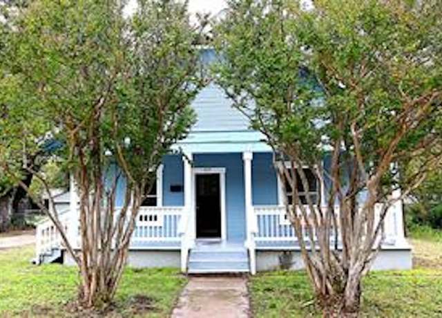 Property at 407 E Tarrant St, Bowie, TX 76230, 2 beds, 1 bath