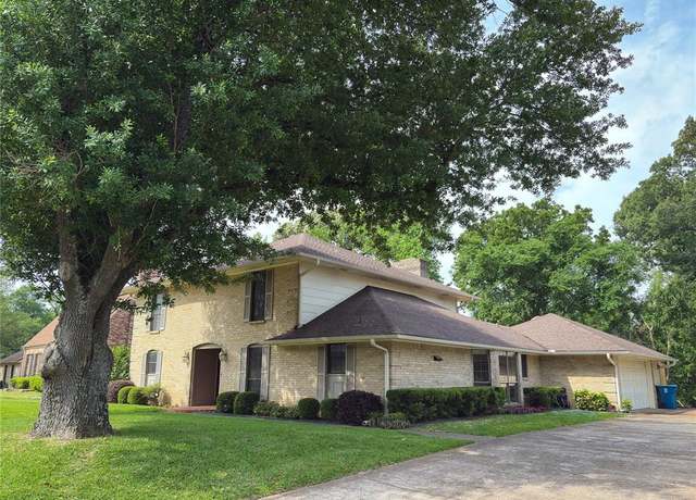 Property at 802 Circle Dr, Winnsboro, TX 75494, 4 beds, 2.5 baths