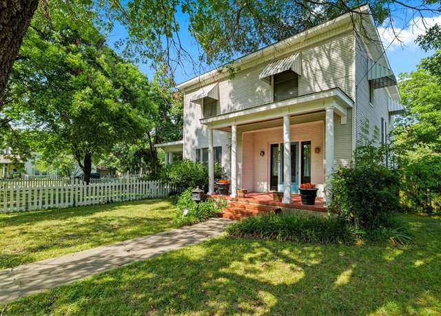 Property at 213 S Clements St, Gainesville, TX 76240, 4 beds, 2 baths