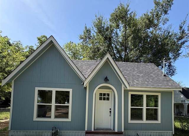 Property at 904 Jefferson St E, Sulphur Springs, TX 75482, 2 beds, 1 bath
