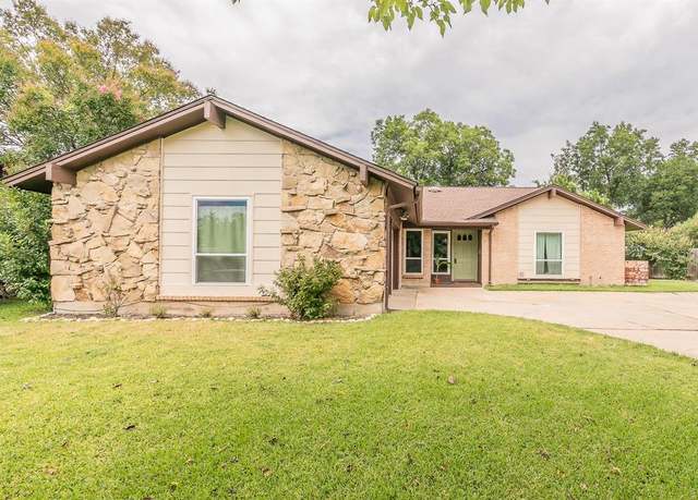 Property at 9004 Mahan Dr, Benbrook, TX 76116, 3 beds, 2 baths