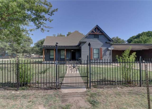 Property at 153 E Norway St, Walnut Springs, TX 76690, 3 beds, 1 bath