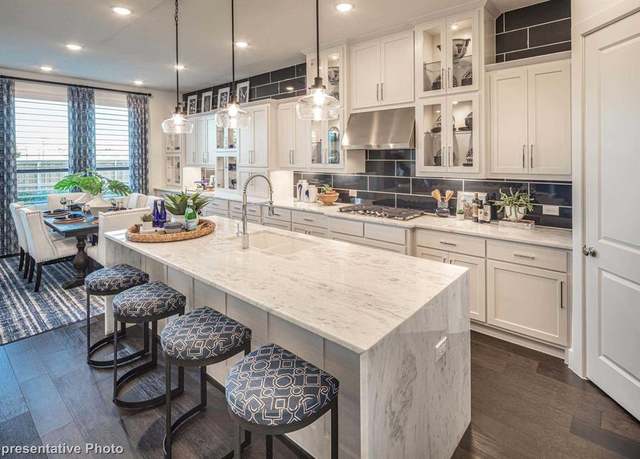 Property at 827 Shady Oaks Dr, Rockwall, TX 75087, 5 beds, 6 baths