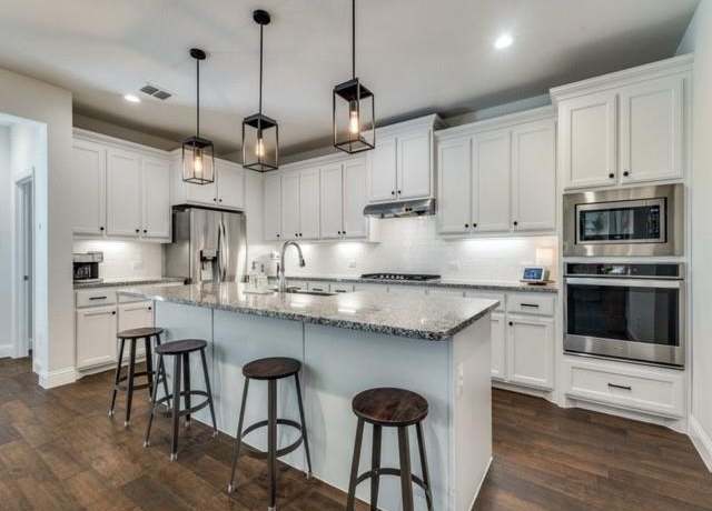 Property at 916 Timber Ridge Dr, Justin, TX 76247, 5 beds, 3 baths