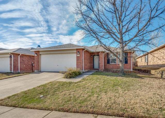 Property at 6312 Thoroughbred Trl, Denton, TX 76210, 3 beds, 2 baths