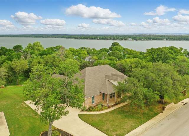 Property at 3617 Lakeway Dr, Weatherford, TX 76087, 4 beds, 2.5 baths