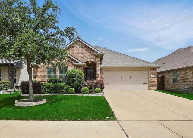Property at 641 Rawlins Ln, Fort Worth, TX 76131, 3 beds, 2 baths